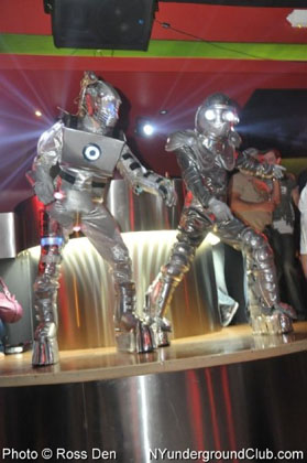 Dancing robots 06.jpg