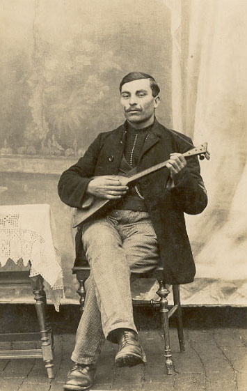Mustached man with balalaika (1910s photo)