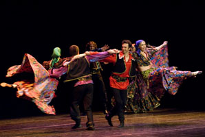 Ensemble Barynya, photo by Dalia Bagdonaite, Gypsy dance "Two Guitars"