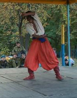 Украинские боевые танцы - казачье шоу «Звычай»