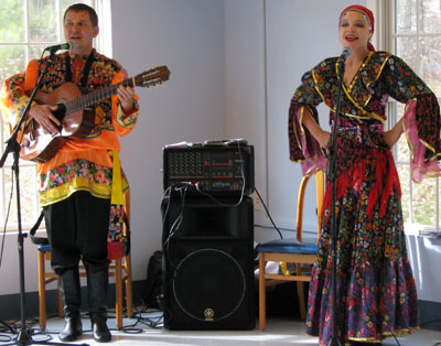 V.Kvasova and M.Smirnov performing Russian Gypsy Roma (Tsygansky) folk song