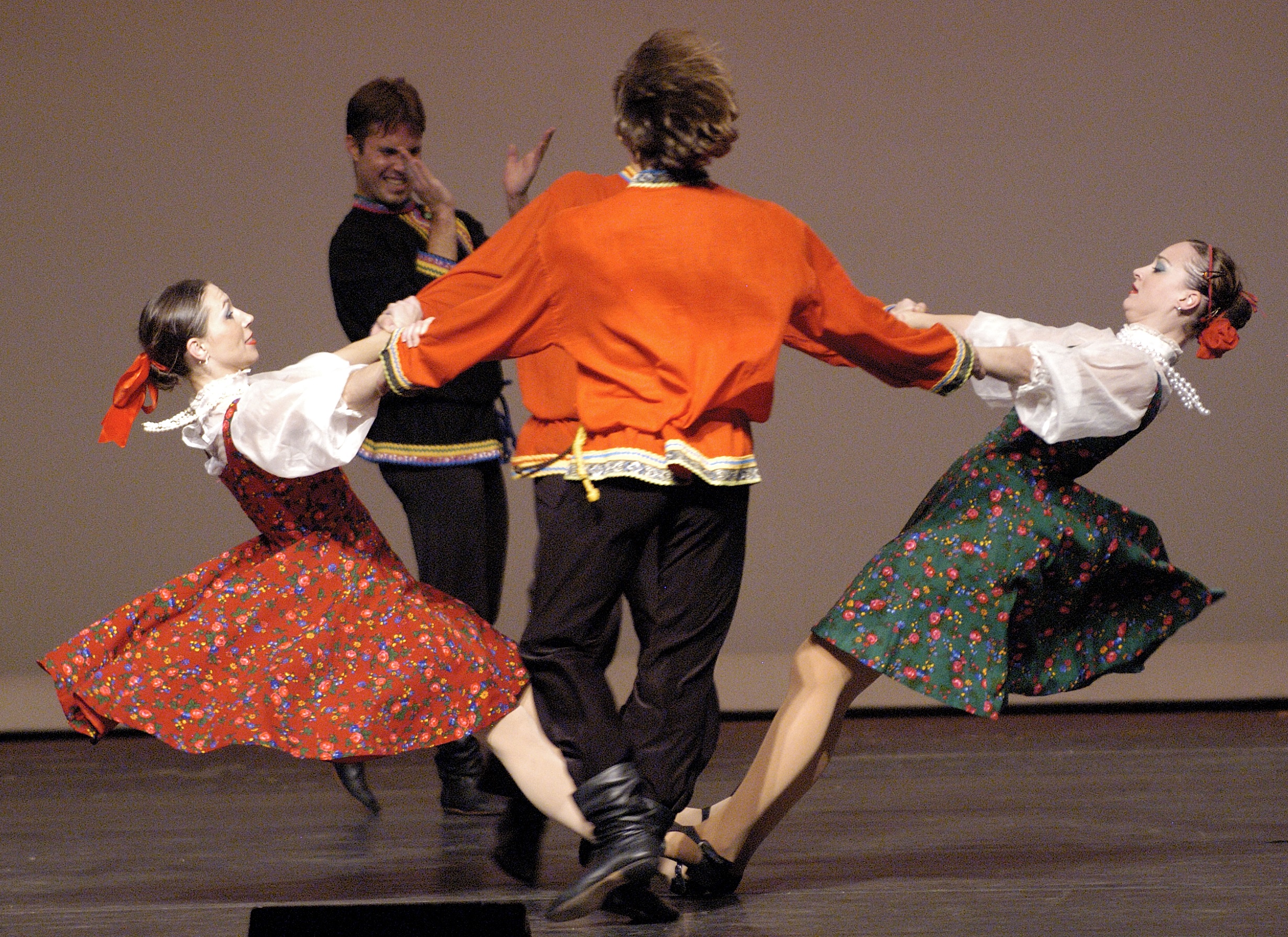 Артистический танец. Народные танцы. Русский танец. Национальные танцы. Вращения в народном танце.