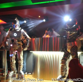 Dancing robots 05.jpg