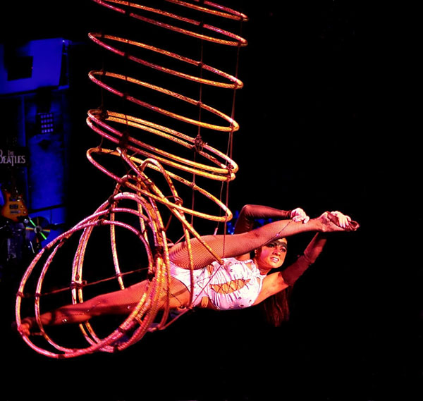 Акробатический номер «воздушная спираль» Анна С. Нью-Йорк Сити