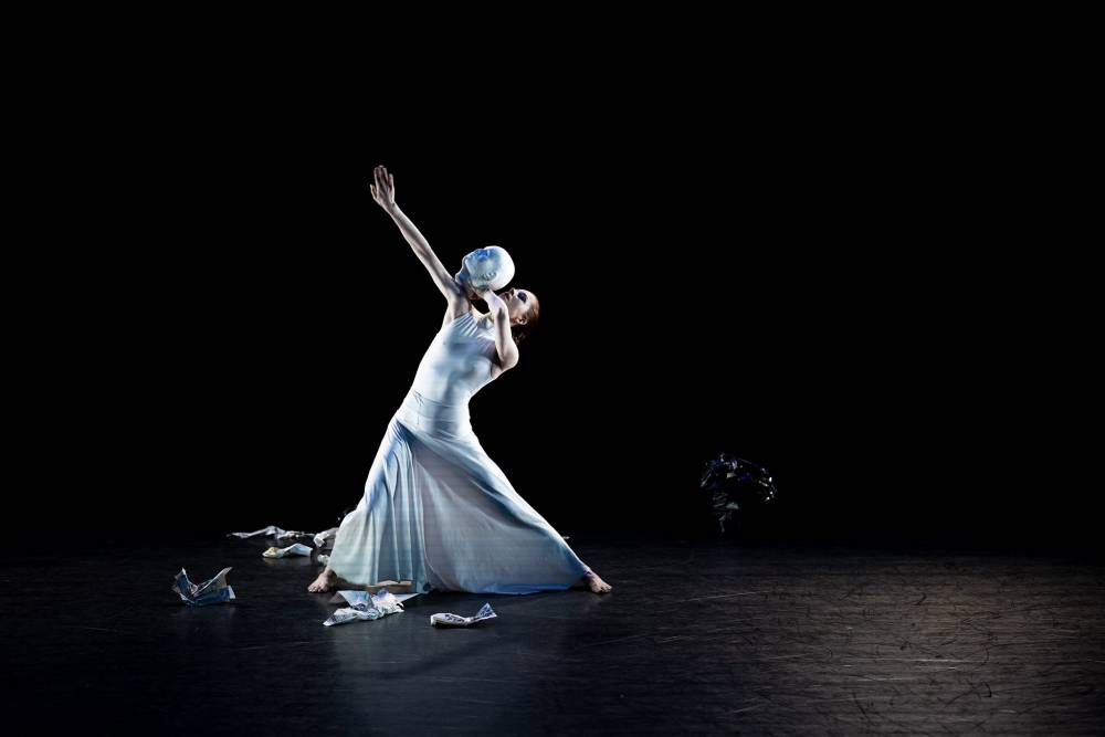 dancer Elena Notkina.  Photo credit: Kyunguk Kim