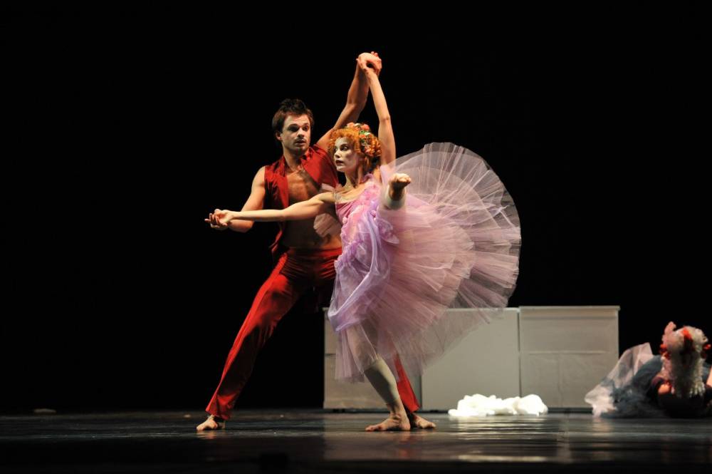dancer Elena Notkina.  Photo credit: Mark Olich