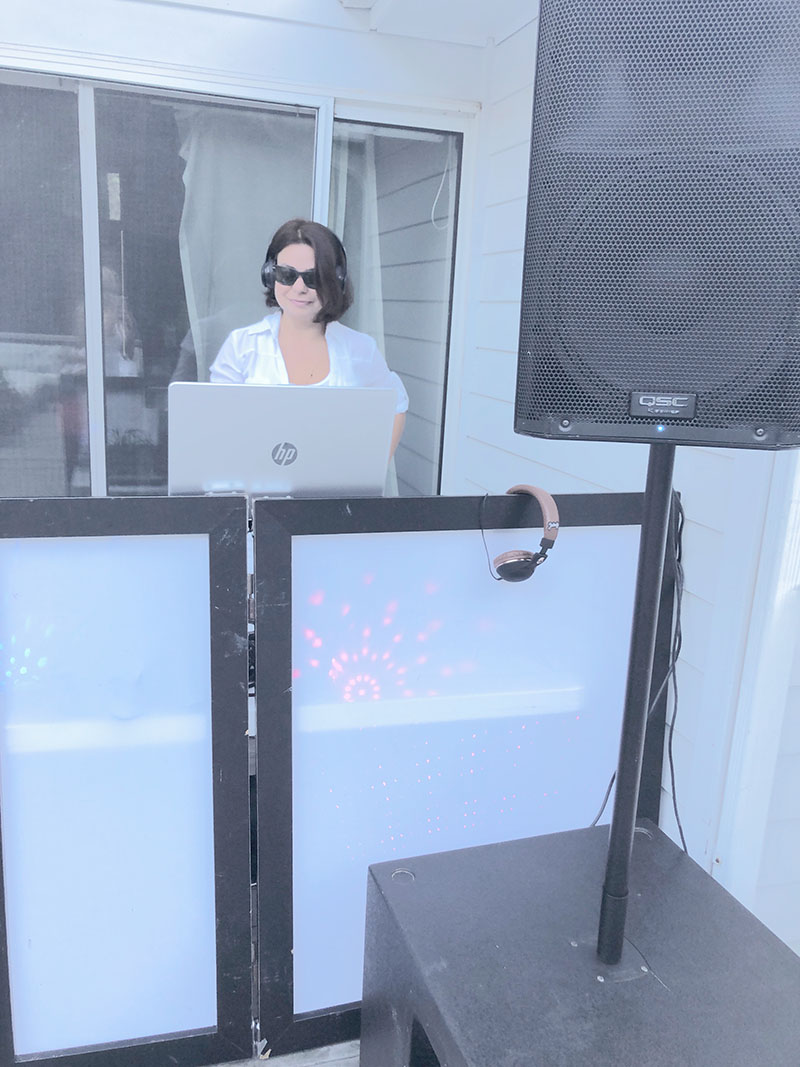 Russian DJ Lina live White party in Southampton