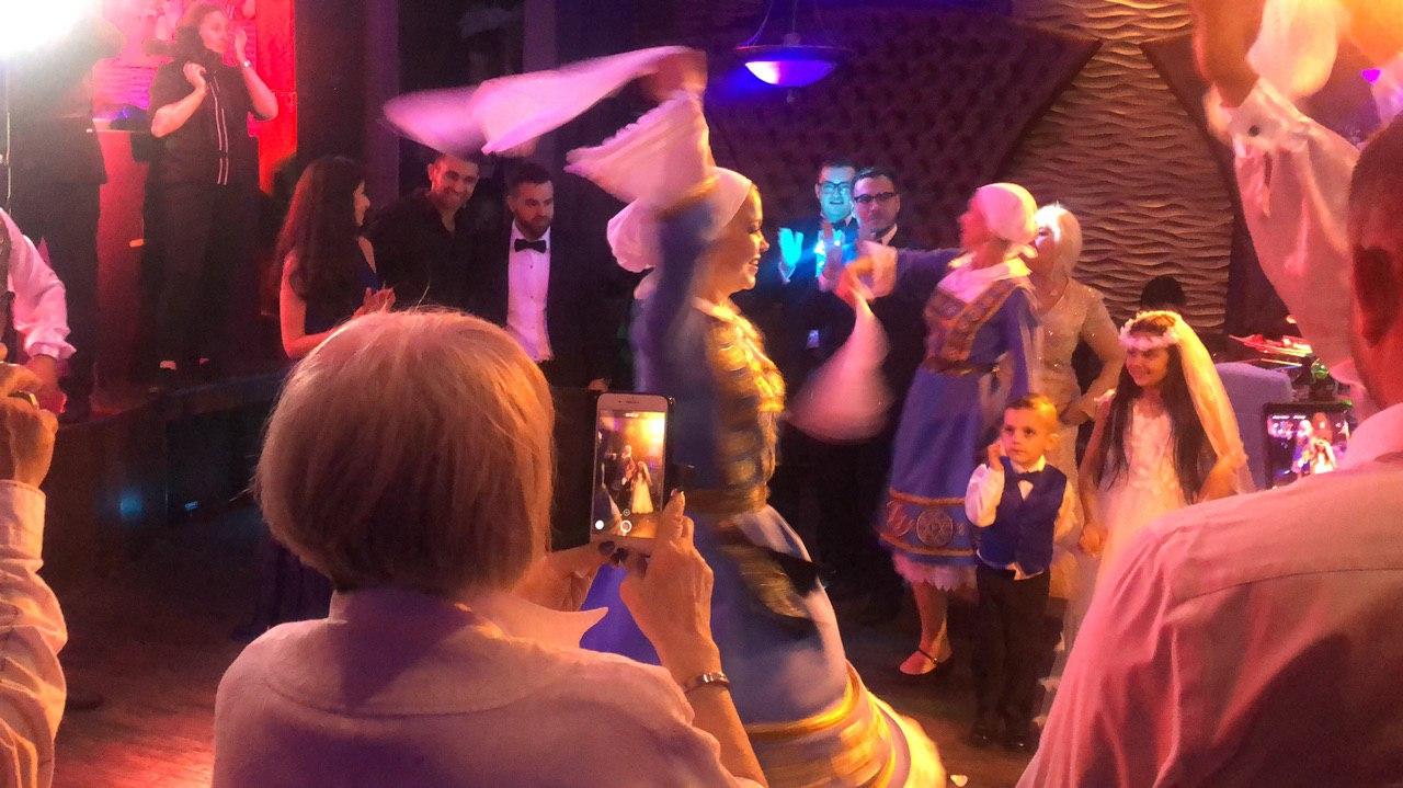 Jewish Dancers, Bat Mitzvah party, Restaurant La Vue, Brooklyn, New York