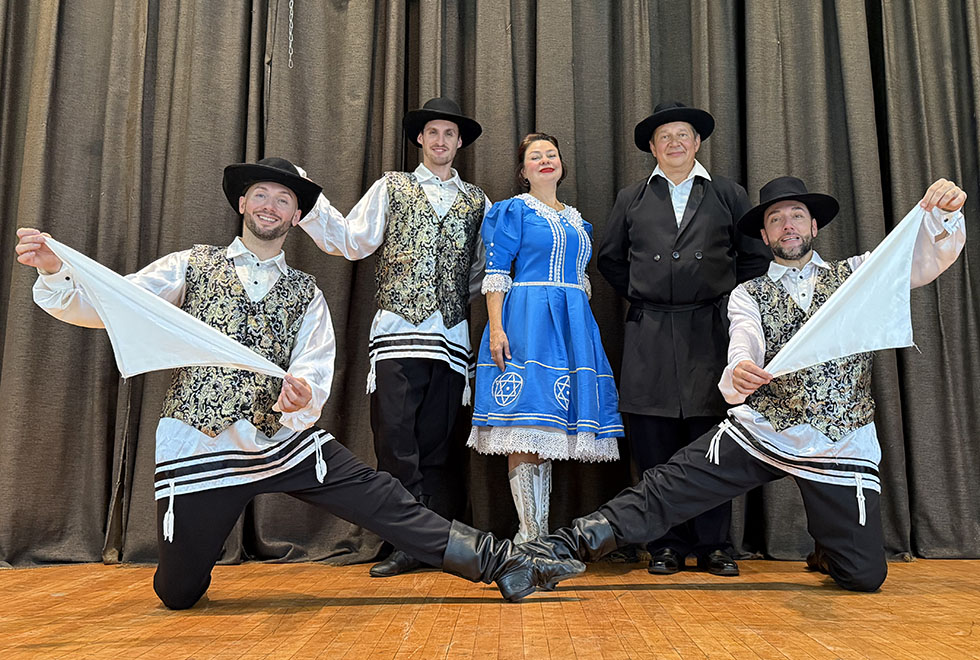 Jewish dancers Union County New Jersey, NJ Bottle dancers, Mazal Tov Show Jewish dancers musicians singer New Jersey, Jewish Bottle dancers New Jersey, Jewish dance song music program