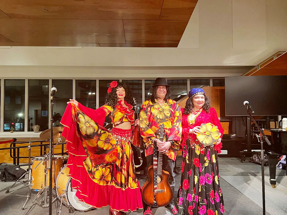 Russian-Gypsy trio in New York City, Russian Gypsy dance song and music ensemble, ��������� ��� ���� ��������� ��-���� ���-���� ����, Pershing Square Signature Theatre Company 480 West 42nd Street New York NY 10036, Mikhail Smirnov, Elina Karokhina, Irina Zagornova