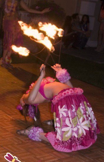 Гавайское танцевальное шоу, танец с огнём