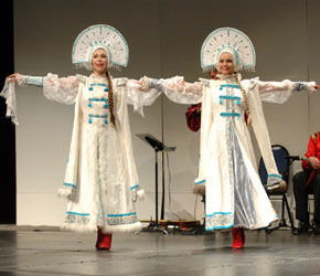 Photo by Ken Mahnke. Metelitsa, Russian folk dance, ensemble Barynya, Texas Tour 2011, Olga Chpitalnaia, Anna Brovkina