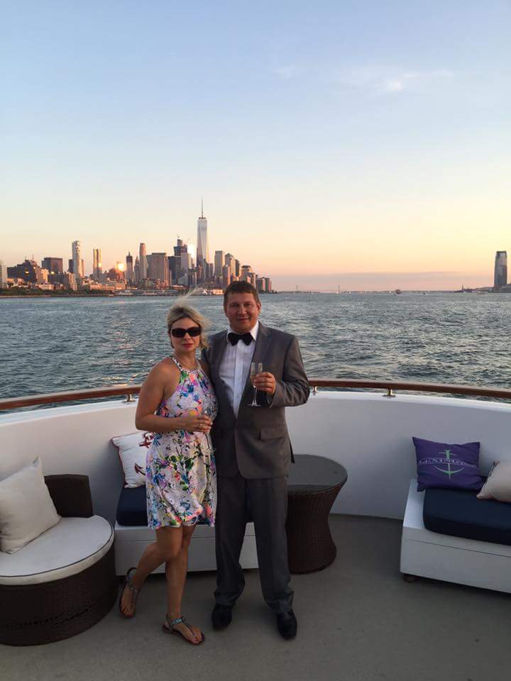 Russian MC Mikhail. Bilingual English-Russian Master of Ceremonies and tamada. Wedding on the boat in NYC