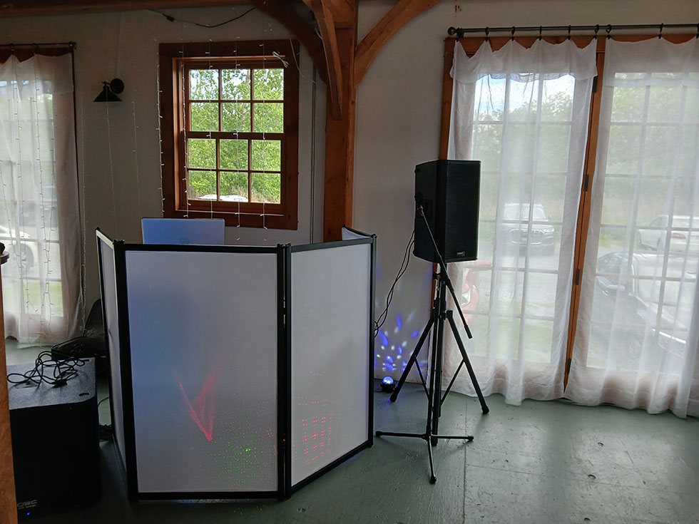 05-18-2025, Sunday May 18 2025, Russian Wedding Ceremony, Russian Wedding Minister Mikhail, Russian speaking wedding officiant, Russian-American DJ,  ,   e  -,  ,  -
