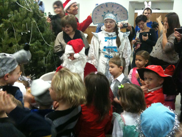Ded Moroz, Snegurochka, Baba Yaga in Manville, New Jersey - Дед Мороз, Снегурочка и Баба Яга в городе Манвилл (Манвиль), штат Нью-Джерси, 12-29-2012