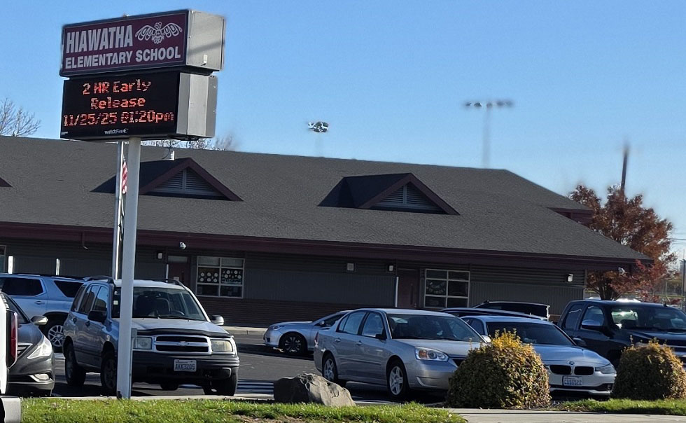 Barynya Trio, Othello, Washington, Eastern-European dance, song, music school assembly, Hiawatha Elementary School 506 N 17th Ave Othello WA  99344