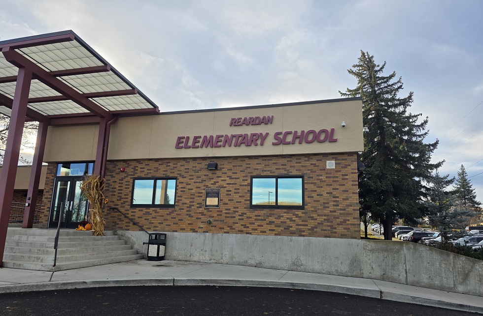 Barynya Trio, 11-18-2025, Rearden, Washington, WA, Eastern European dance song and music school assembly, Rearden Elementary School 215 E Spokane Ave Rearden WA  99029, Tuesday November 18th 2025 9:30am